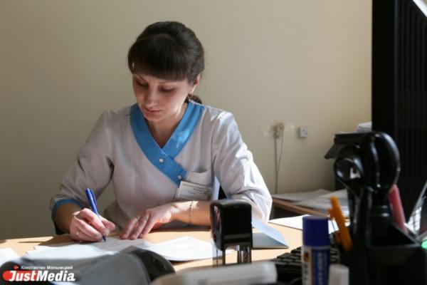 Социальные выплаты свердловским медикам увеличены до 50 тысяч рублей - Фото 1