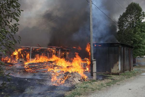 В уральской деревне Березовка сгорели 10 домов - Фото 1