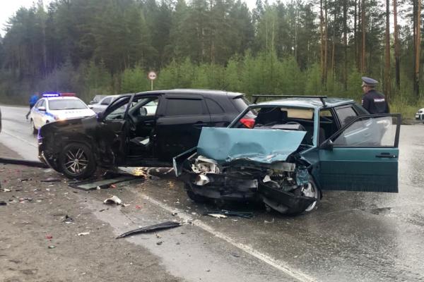 На Серовском тракте 22-летний водитель «Митсубиси» устроил ДТП с 5 пострадавшими - Фото 1