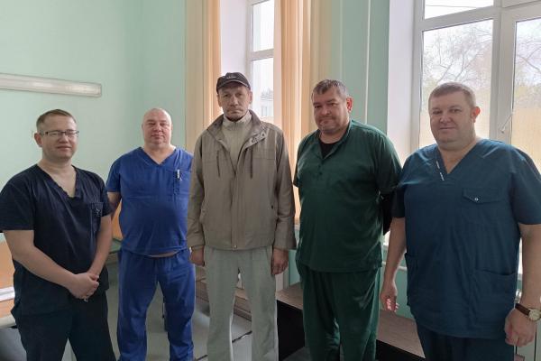 Врачи Березовского спасли мужчину с множеством ножевых ранений - Фото 1