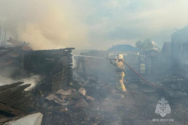 В селе под Сысертью при пожаре пострадали два человека - Фото 1