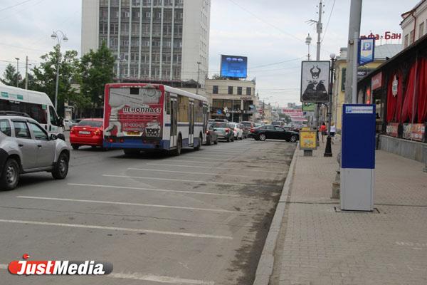 Стоимость парковки в центре Екатеринбурга подорожает до 50 рублей в час - Фото 1