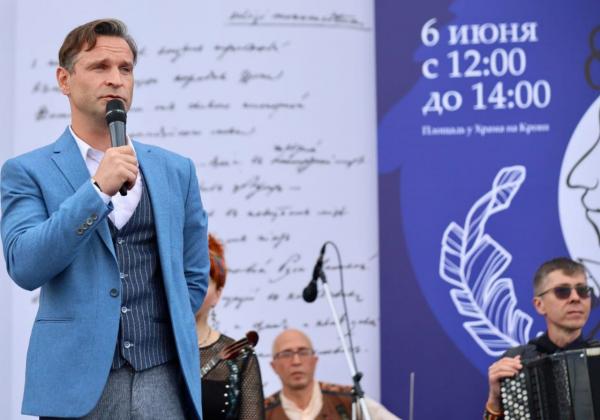 Екатеринбург отмечает Международный день русского языка поэтическим марафоном - Фото 1