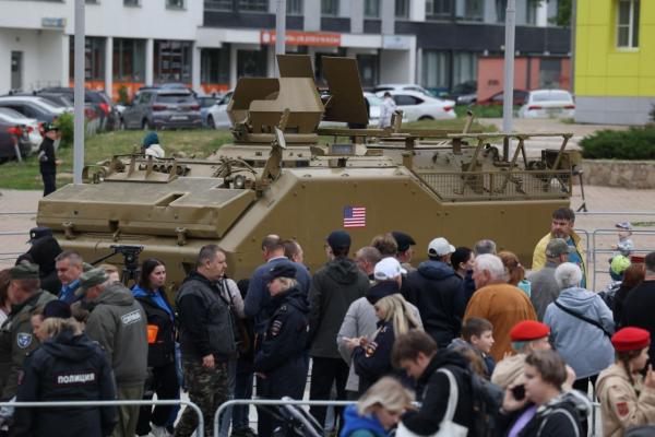 Выставка трофейного вооружения стран НАТО открылась в Свердловской области - Фото 1