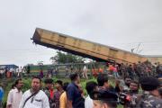 В Индии в страшном столкновении двух поездов погибли 15 человек, еще 25 пострадали