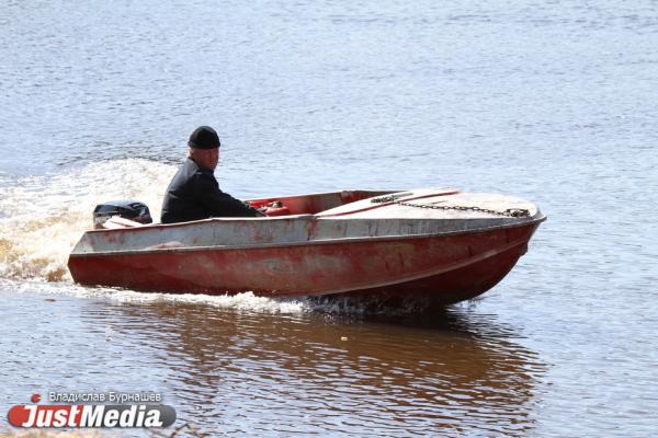 Установлена личность водителя катера, сбившего парня на городском пруду Екатеринбурга - Фото 1