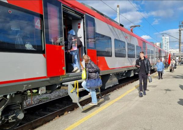 Популярность «наземного метро» в Екатеринбурге выросла на треть за полгода  - Фото 1