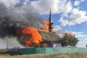 В Башкортостане полыхает деревянная мечеть