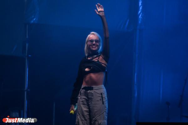 Клава Кока дала интервью с кольцом… на шее - Фото 1