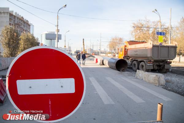 В Екатеринбурге почти на два месяца закроют движение транспорта по Хмелева - Фото 1