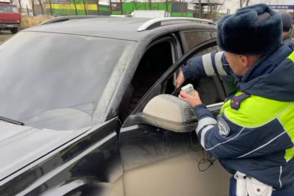 Инспекторы ГИБДД задержали в Екатеринбурге водителя с двумя сотнями неоплаченных штрафов - Фото 1