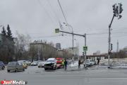 На Малышева-Восточная Lada после столкновения с кроссовером вылетела на тротуар