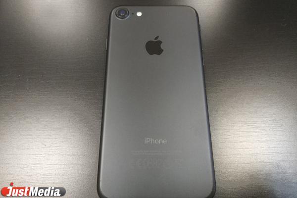 В Китае спящая владелица iPhone 14 Pro Max получила ожоги при взрыве гаджета на зарядке - Фото 1