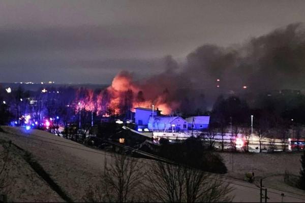 Грузовой самолет упал на жилой дом в Вильнюсе - Фото 1