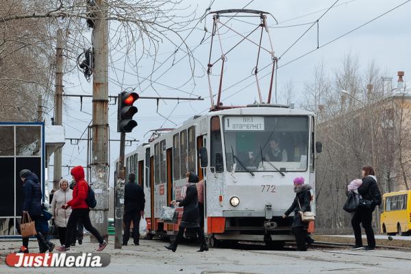 Проезд в транспорте и парковки в центре Екатеринбурга в Новый год будут бесплатными - Фото 1