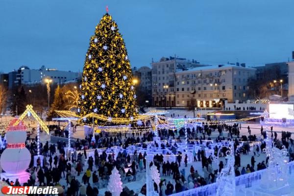 В праздники ледовый городок в Екатеринбурге посетили более 140 тысяч человек - Фото 1