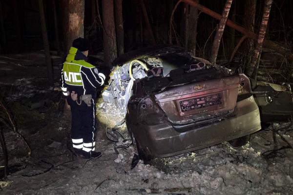 Под Екатеринбургом в ДТП разбилась 26-летняя женщина-водитель Chevrolet Aveo - Фото 1