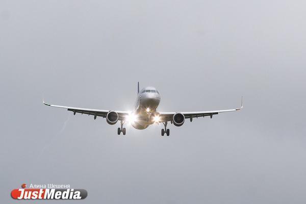 Пассажир United Airlines смешал лекарство с алкоголем и помочился в самолете - Фото 1