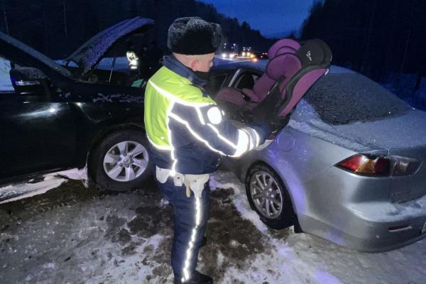 В ГИБДД рассказали подробности ДТП с шестью пострадавшими на Серовском тракте - Фото 1