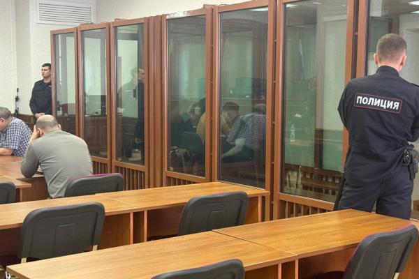 Гособвинение попросило до 16 лет колонии банде таджиков, грабивших китайцев в Екатеринбурге - Фото 1