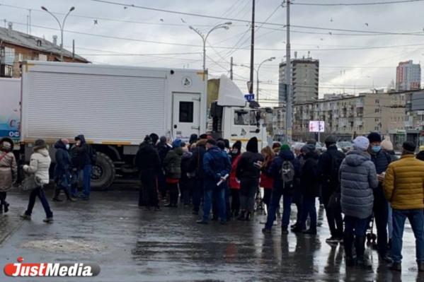 В Екатеринбурге прошел очередной рейд по торговым центрам. Без скандалов не обошлось - Фото 8