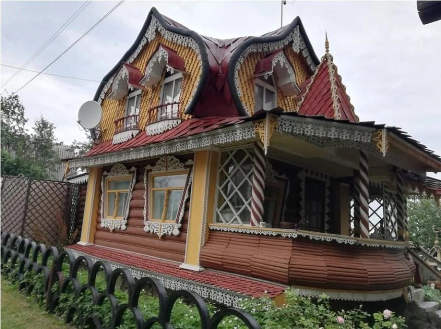 Бесплатный особняк. Белорус построил трехэтажный дом из мусора