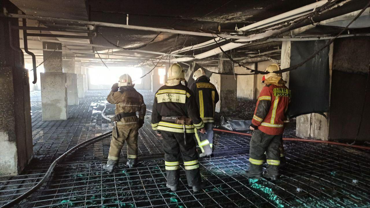 В Екатеринбурге сгорел строящийся паркинг ЖК «Изумрудный бор» | 08.05.2022  | Екатеринбург - БезФормата