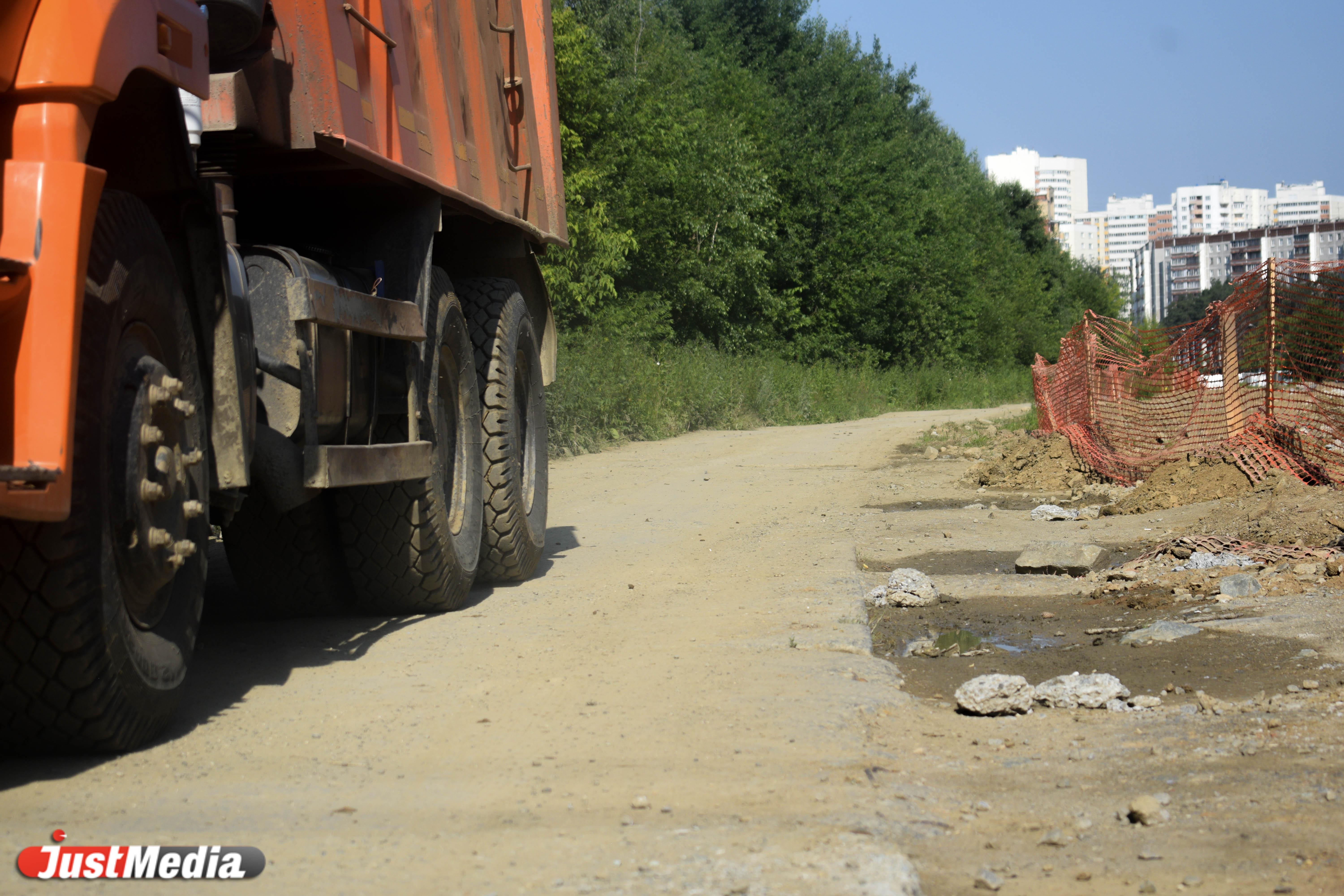 Опасно и неудобно. Почему на Уктусе нужна новая дорога на Рощинской |  08.07.2022 | Екатеринбург - БезФормата