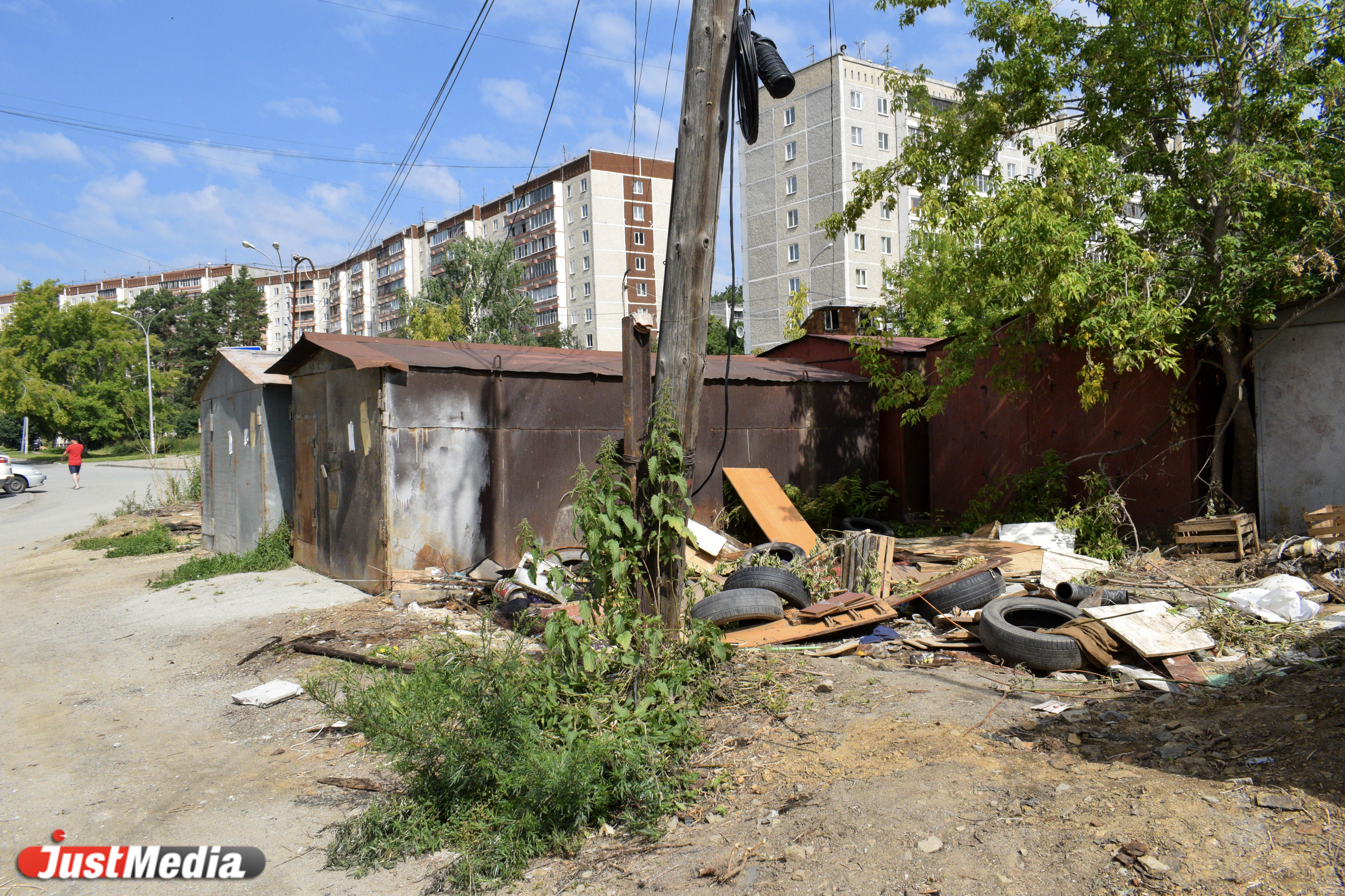 Опасно и неудобно. Почему на Уктусе нужна новая дорога на Рощинской |  08.07.2022 | Екатеринбург - БезФормата