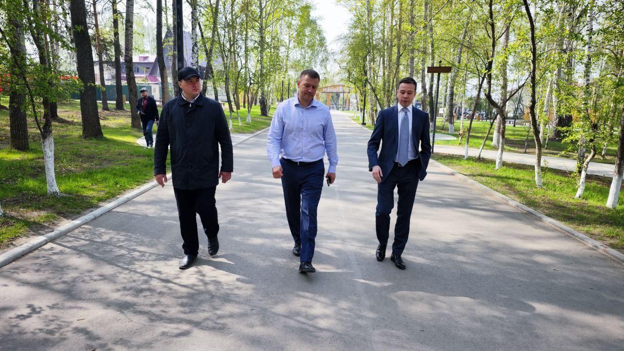 Манин парк верхняя. Манин парк Пышма. Манин РАРК Пышма. Парк у новой администрации верхняя Пышма. Парк у администрации верхняя Пышма.