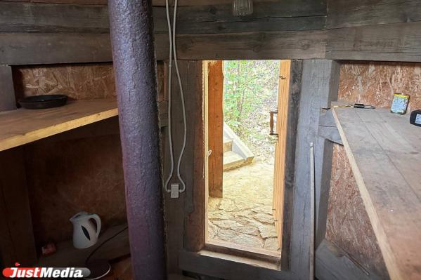 В Свердловской области в 400-летней деревне физик-ядерщик построил подземный бункер - Фото 11