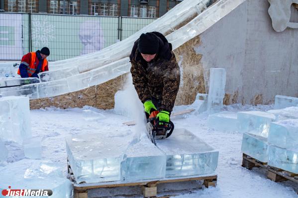 В Екатеринбурге показали, как возводят главный ледовый городок - Фото 5