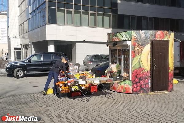 Ходить по лестнице искать выход