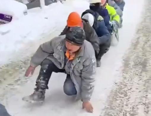 В Екатеринбурге разгорается скандал после рейда по нелегальным мигрантам - Фото 2