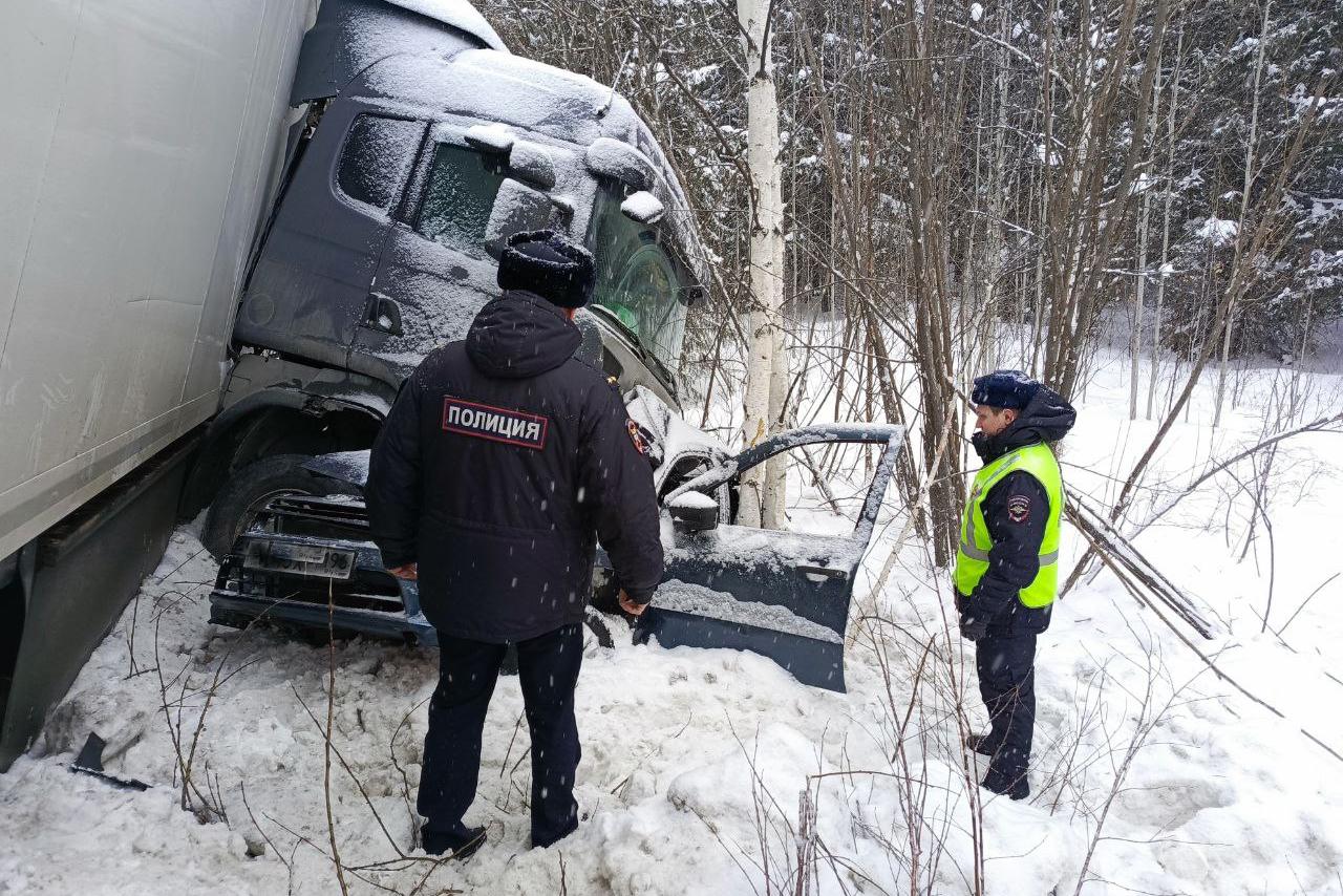 Сын с мамой, ехавшие в больницу, погибли в страшном ДТП на Серовском тракте  | 13.02.2024 | Екатеринбург - БезФормата