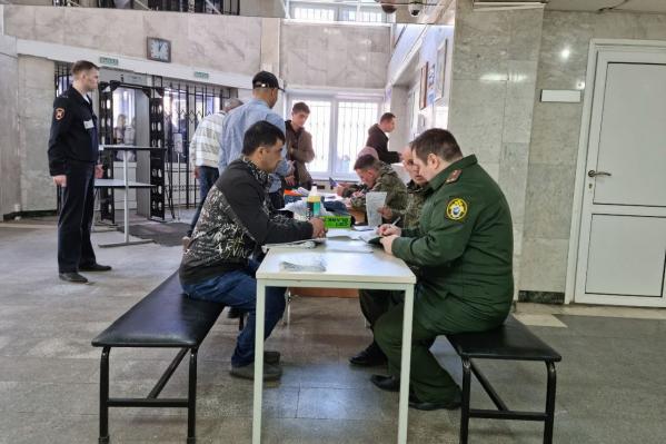 В Екатеринбурге прошли рейды по поискам уклонистов среди бывших мигрантов - Фото 2