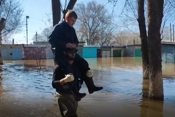  Из Оренбургской и Курганской областей эвакуировали более 11 тысяч жителей - Фото 4