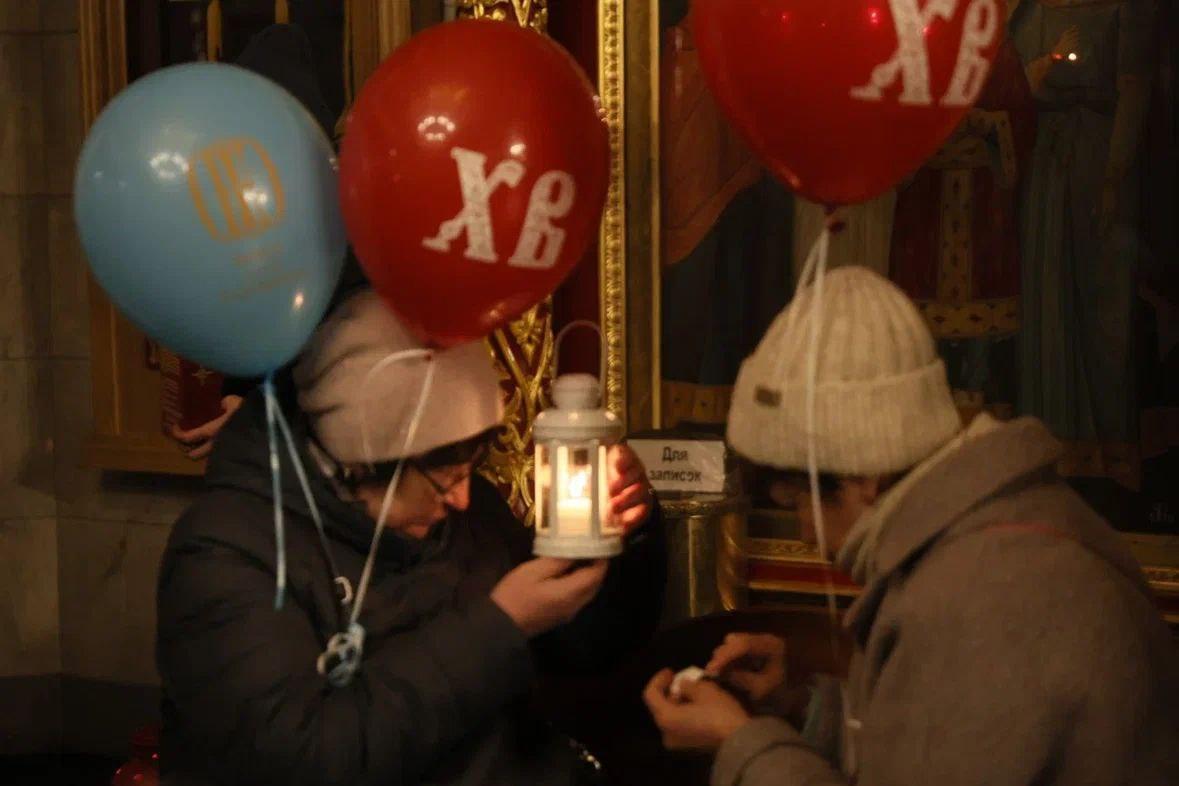 Десятки тысяч уральцев унесли частицу Благодатного огня в свои дома |  06.05.2024 | Екатеринбург - БезФормата