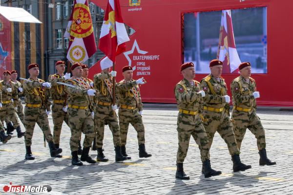 В Екатеринбурге состоялся парад в честь Дня Победы - Фото 12