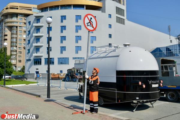 В Екатеринбурге установили первые знаки, запрещающие проезд на электросамокатах - Фото 3