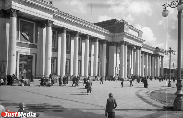 Троллейбус, «Варежка», комната матери с няней и педиатром. Как менялся ж/д вокзал Свердловска  - Фото 13