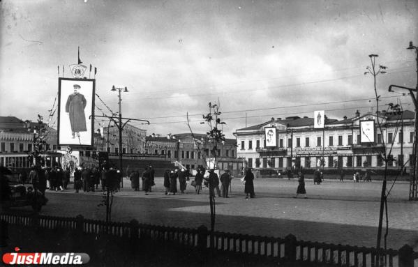 От храма через «голову» Маркса к портрету Сталина. Что было в Екатеринбурге на площади 1905 года до памятника Ленину - Фото 13