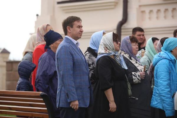 Художники рассказали, когда закончат роспись храма в селе Новоипатово - Фото 2