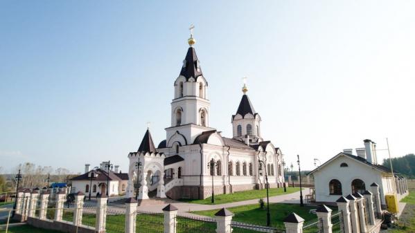 Художники рассказали, когда закончат роспись храма в селе Новоипатово - Фото 3