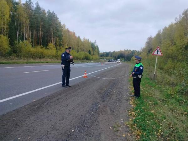 На Серовском тракте перевернулся УАЗ. Пострадали твое взрослых и ребенок - Фото 2