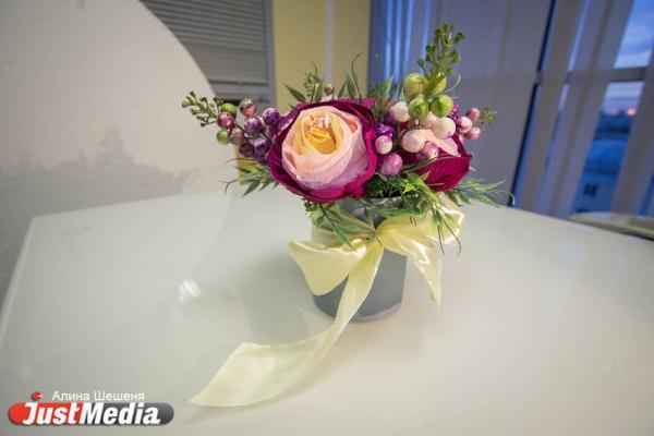 Как сделать букет из конфет своими руками - Фото 3