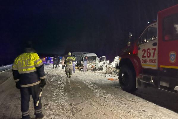 Пять человек погибли в жутком ДТП на трассе под Волчанском - Фото 2