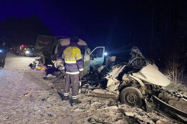 Пять человек погибли в жутком ДТП на трассе под Волчанском - Фото 3