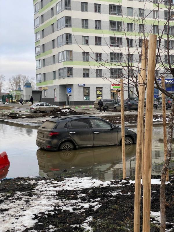 На Широкой Речке сточными водами затопило несколько улиц - Фото 2