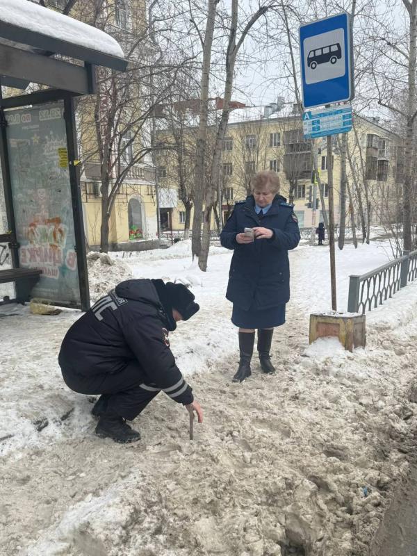 Прокурор Екатеринбурга Светлана Кузнецова выявила нарушения при очистке дорог и тротуаров от снега - Фото 2